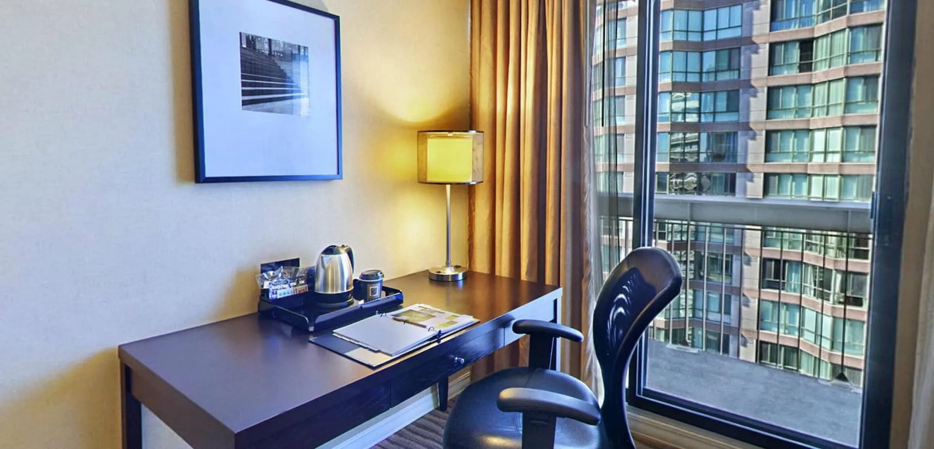 Chelsea Hotel טורונטו 4*,  קנדה